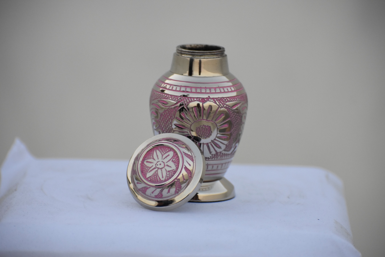 Jali Pink Keepsake Urn - Image 3